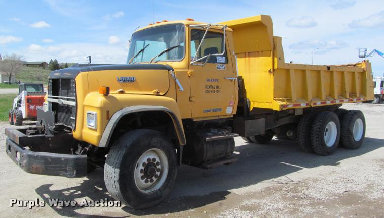 image for item J2532 1990 Ford L8000 dump truck