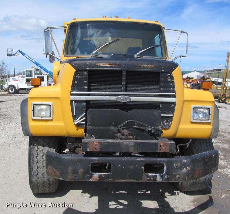 image for item J2532 1990 Ford L8000 dump truck