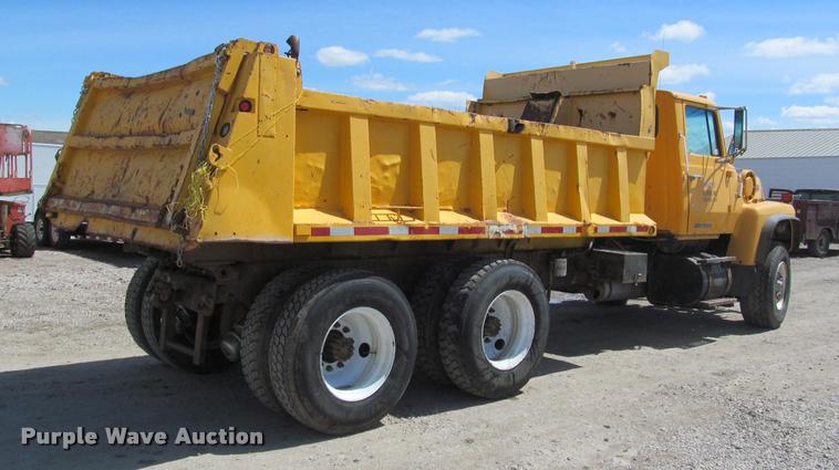 image for item J2532 1990 Ford L8000 dump truck