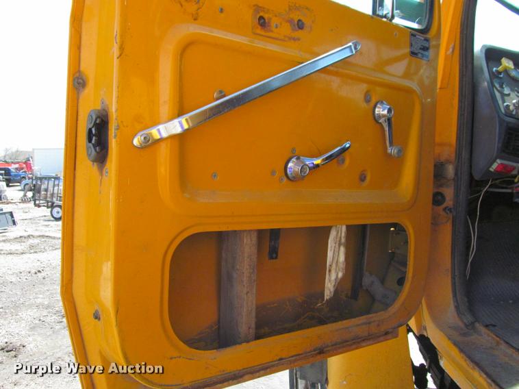 image for item J2532 1990 Ford L8000 dump truck