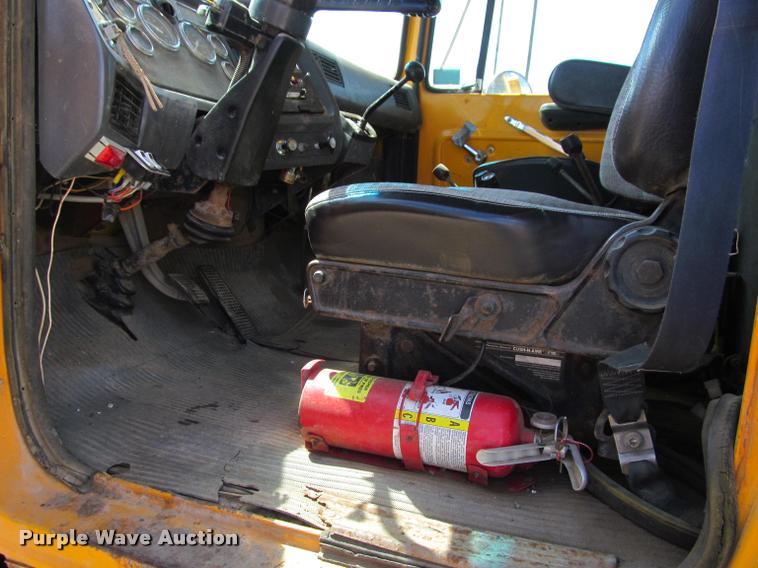 image for item J2532 1990 Ford L8000 dump truck