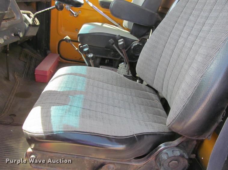 image for item J2532 1990 Ford L8000 dump truck