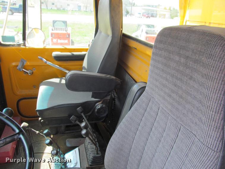 image for item J2532 1990 Ford L8000 dump truck