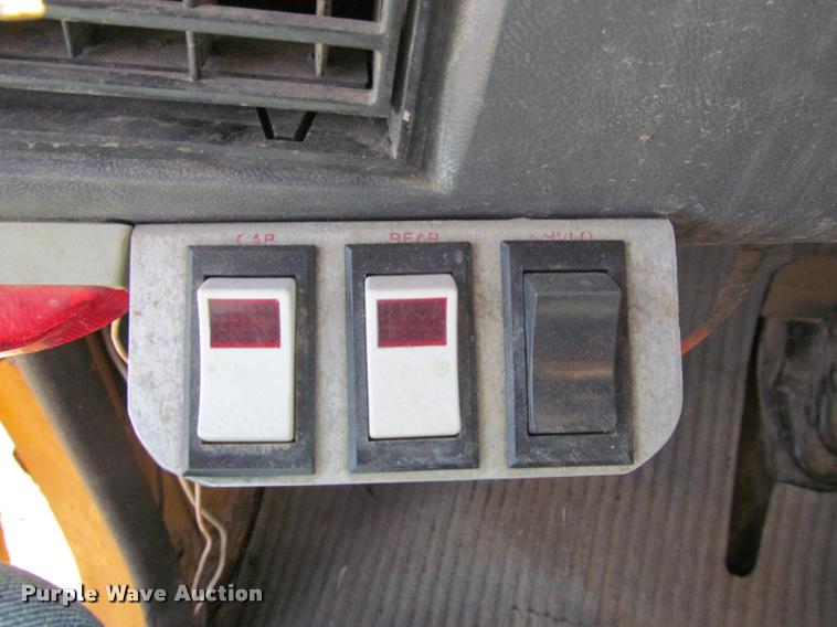 image for item J2532 1990 Ford L8000 dump truck