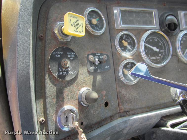 image for item J2532 1990 Ford L8000 dump truck