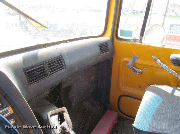 image for item J2532 1990 Ford L8000 dump truck