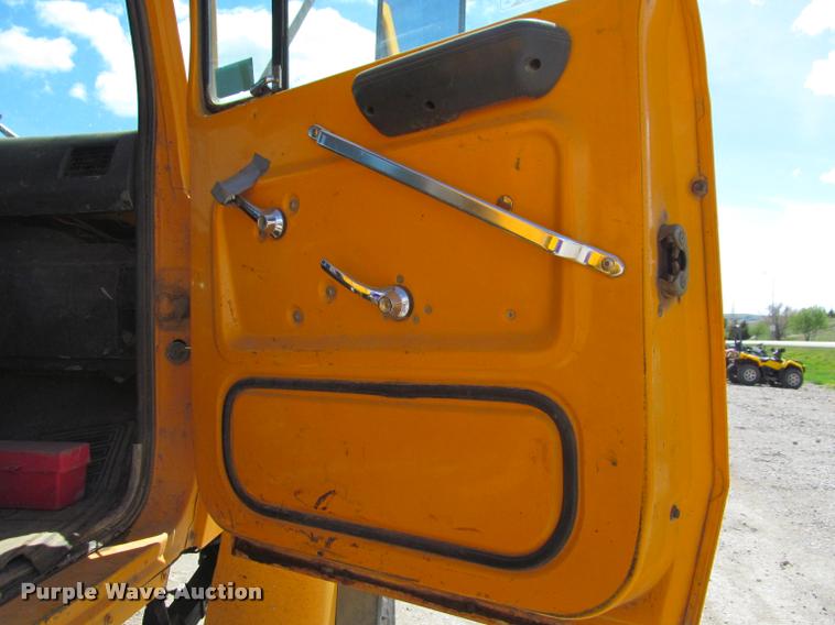 image for item J2532 1990 Ford L8000 dump truck