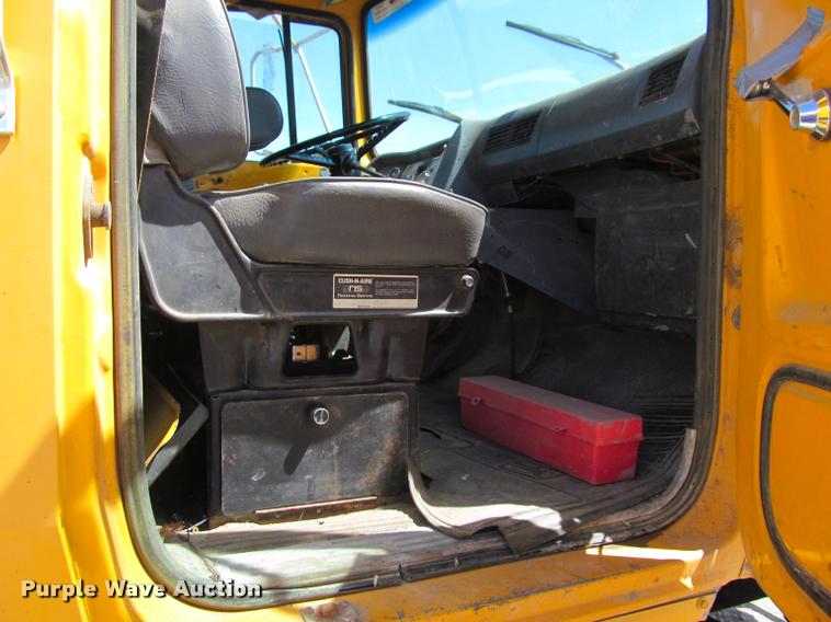 image for item J2532 1990 Ford L8000 dump truck