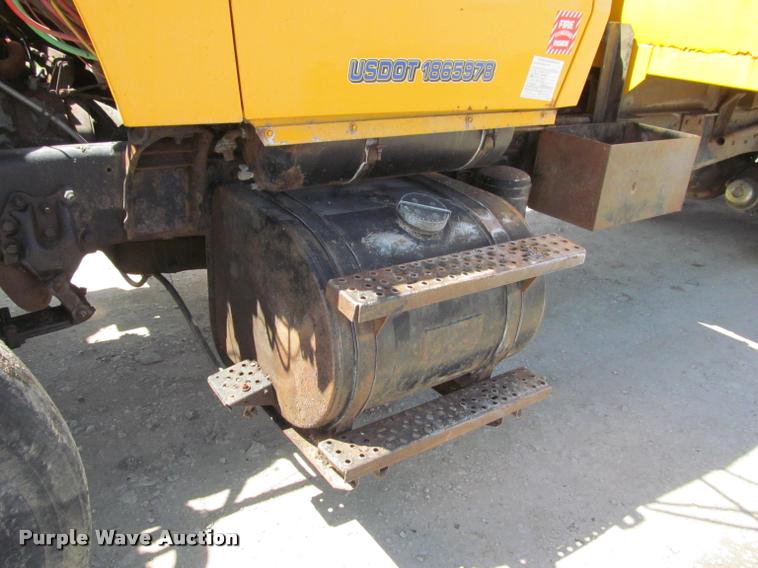 image for item J2532 1990 Ford L8000 dump truck