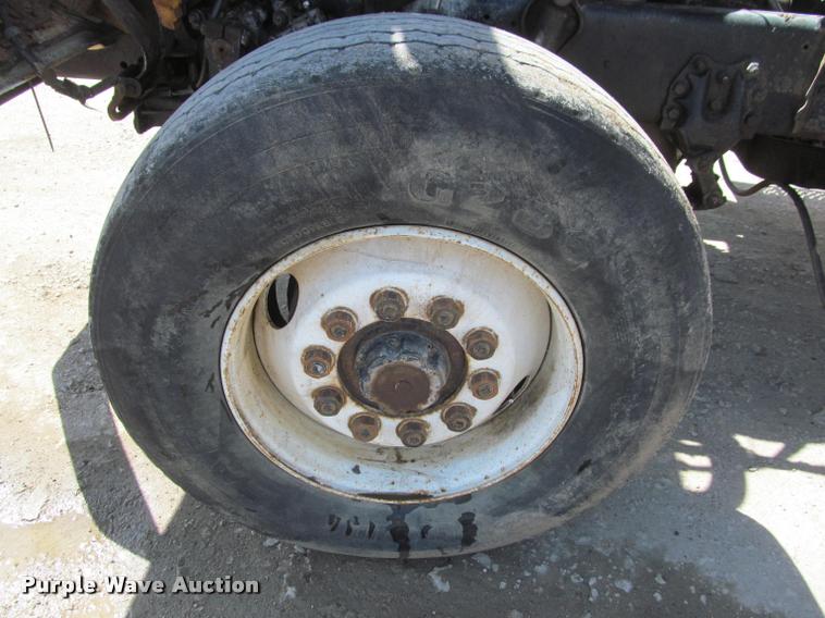 image for item J2532 1990 Ford L8000 dump truck