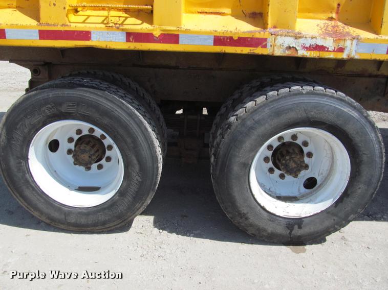 image for item J2532 1990 Ford L8000 dump truck