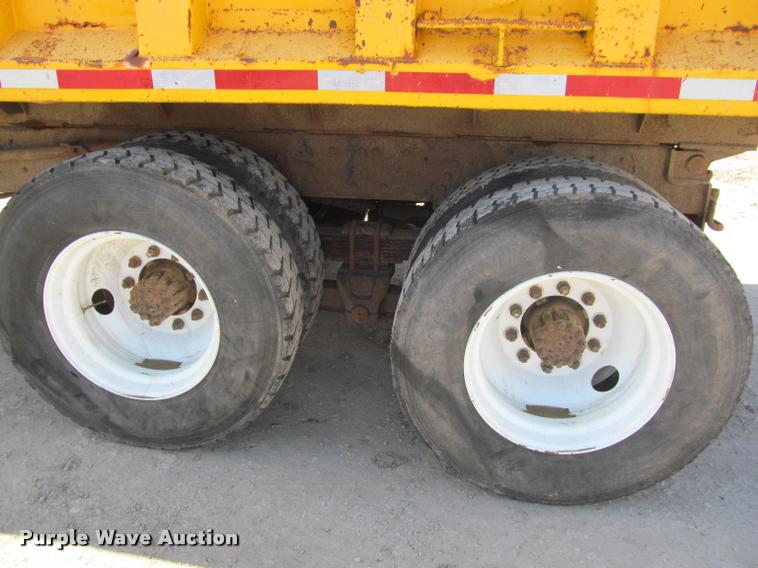 image for item J2532 1990 Ford L8000 dump truck