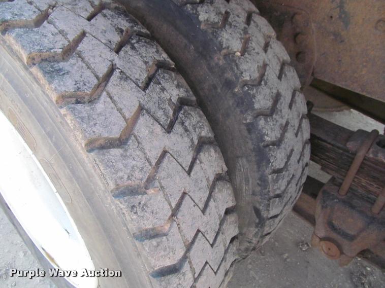 image for item J2532 1990 Ford L8000 dump truck