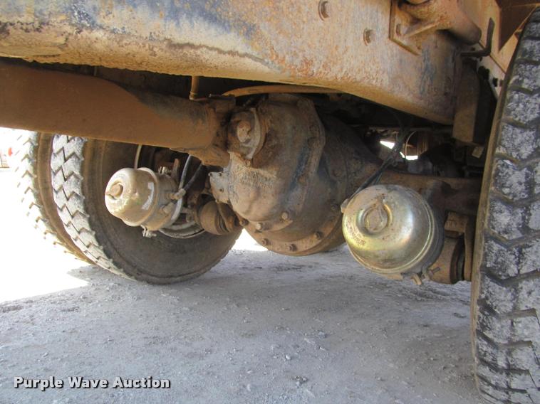 image for item J2532 1990 Ford L8000 dump truck