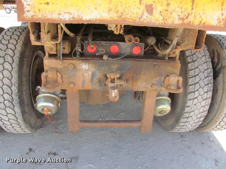 image for item J2532 1990 Ford L8000 dump truck