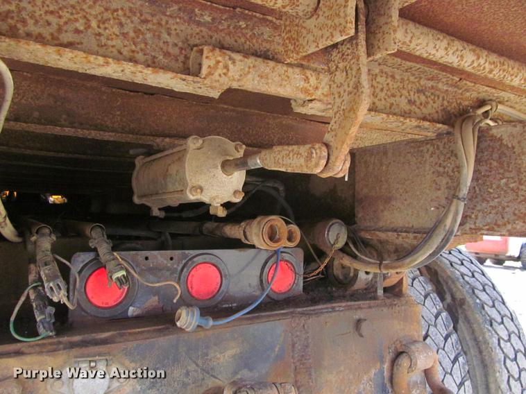 image for item J2532 1990 Ford L8000 dump truck