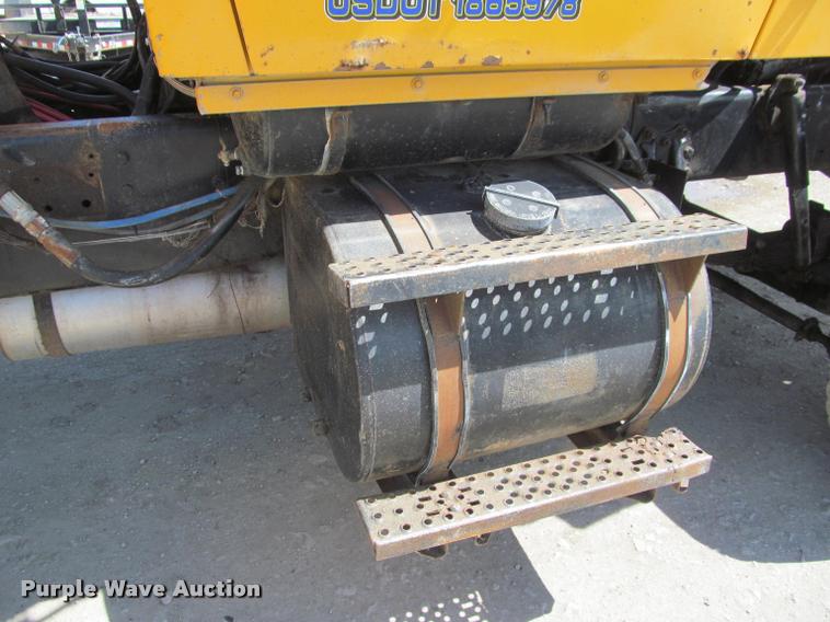 image for item J2532 1990 Ford L8000 dump truck