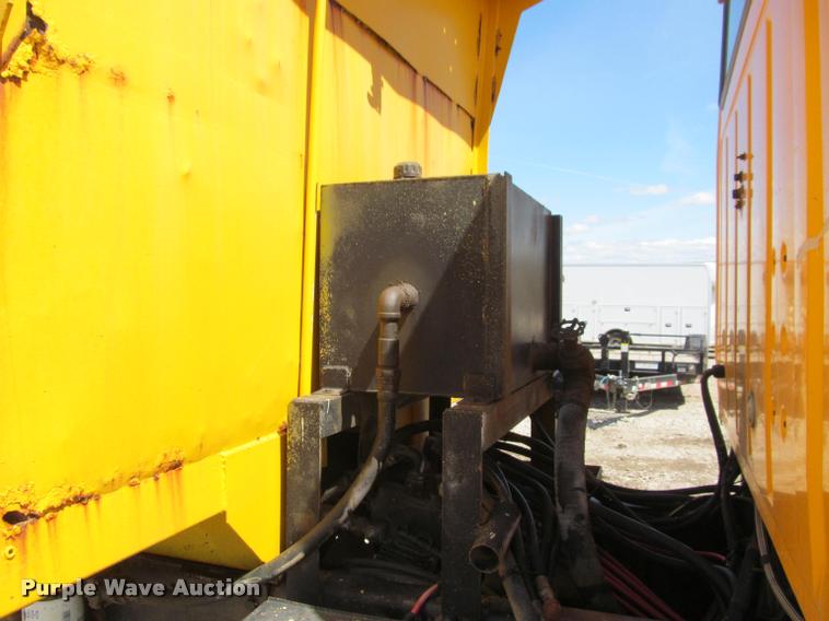 image for item J2532 1990 Ford L8000 dump truck