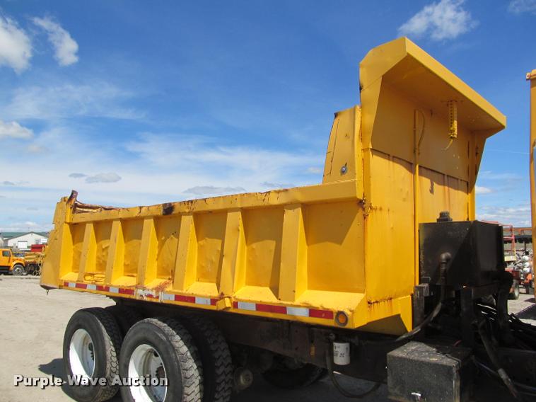 image for item J2532 1990 Ford L8000 dump truck