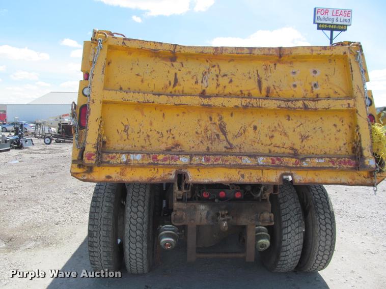 image for item J2532 1990 Ford L8000 dump truck