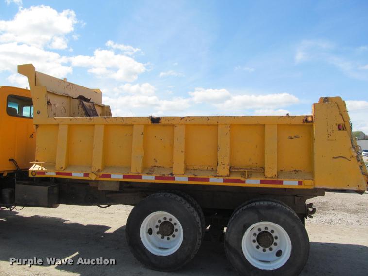 image for item J2532 1990 Ford L8000 dump truck