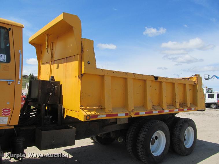 image for item J2532 1990 Ford L8000 dump truck