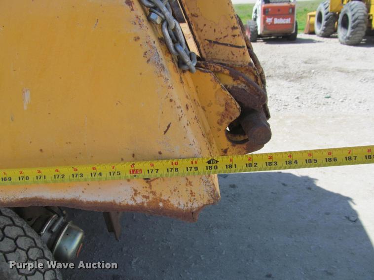 image for item J2532 1990 Ford L8000 dump truck