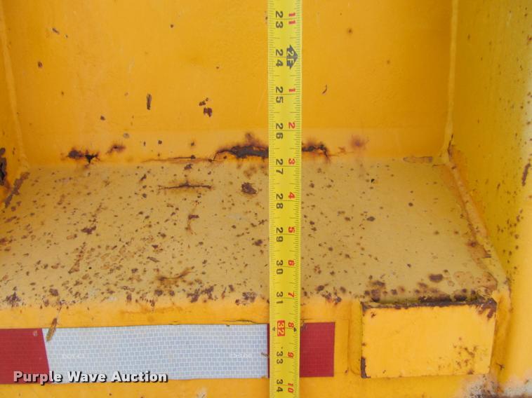 image for item J2532 1990 Ford L8000 dump truck