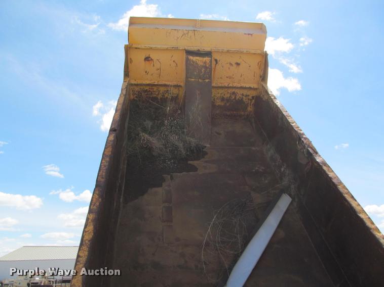 image for item J2532 1990 Ford L8000 dump truck