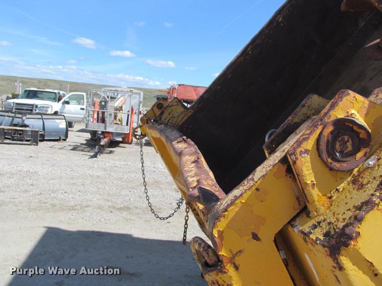 image for item J2532 1990 Ford L8000 dump truck