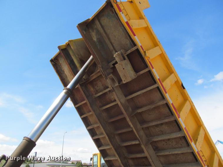 image for item J2532 1990 Ford L8000 dump truck