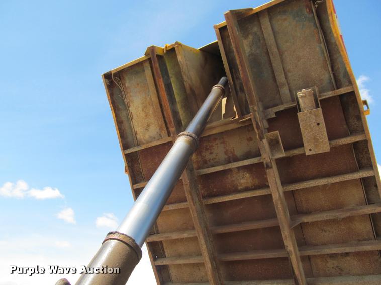 image for item J2532 1990 Ford L8000 dump truck