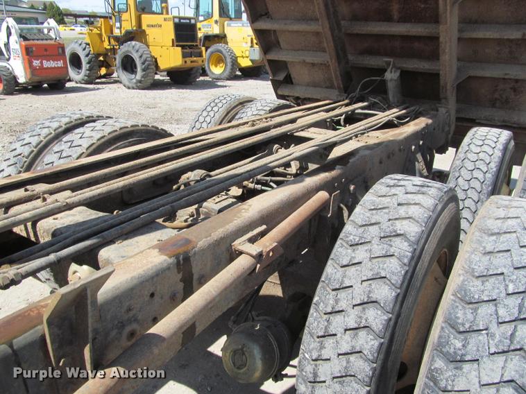 image for item J2532 1990 Ford L8000 dump truck