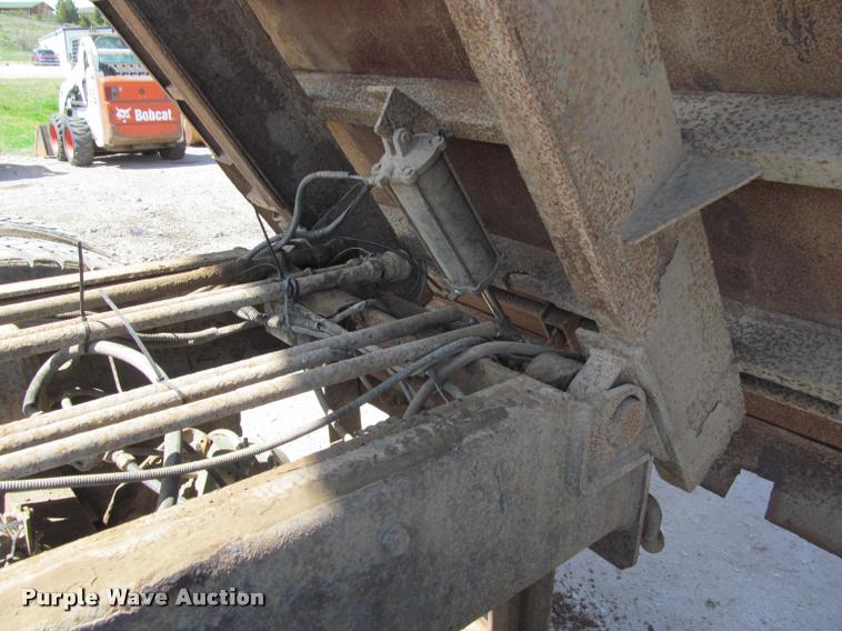 image for item J2532 1990 Ford L8000 dump truck