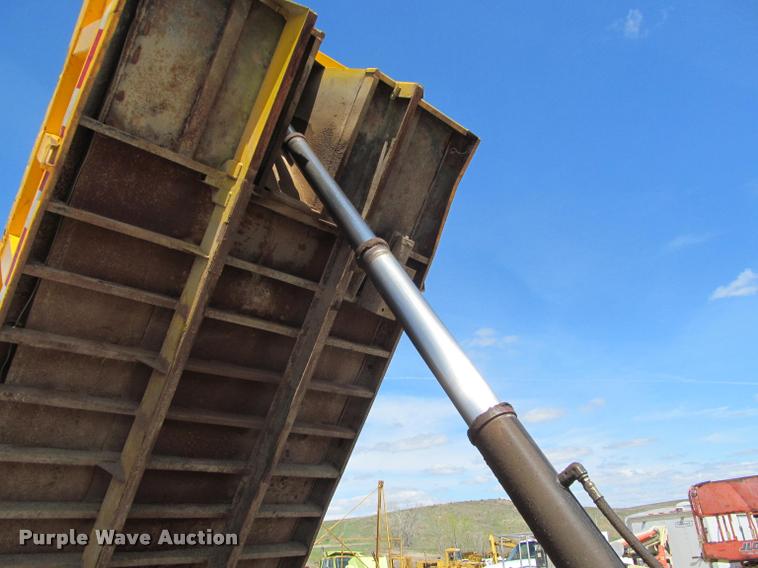 image for item J2532 1990 Ford L8000 dump truck