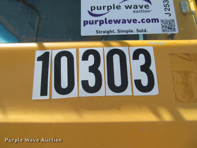 image for item J2532 1990 Ford L8000 dump truck