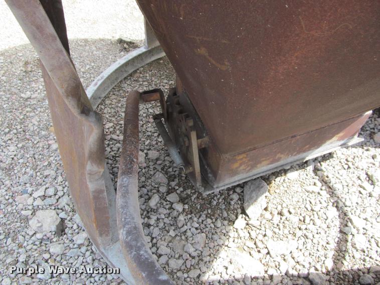 image for item K3817 Cement crane bucket
