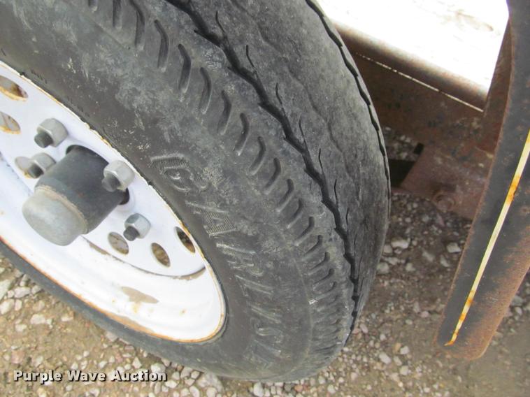 image for item K3820 2010 Carry On utility trailer