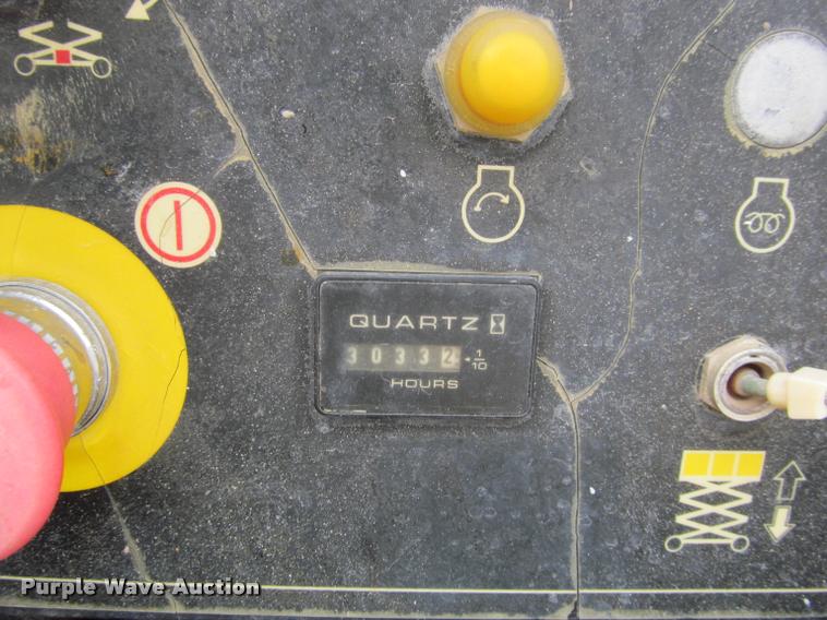 image for item K3829 2002 JLG 260MRT scissor lift