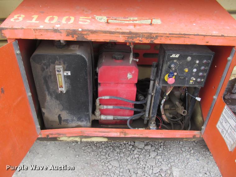 image for item K3829 2002 JLG 260MRT scissor lift