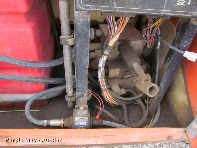 image for item K3829 2002 JLG 260MRT scissor lift