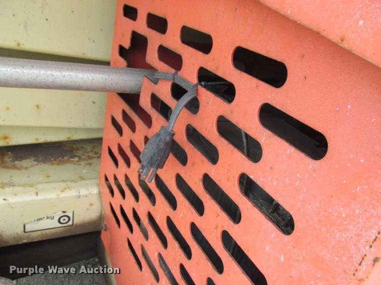 image for item K3829 2002 JLG 260MRT scissor lift