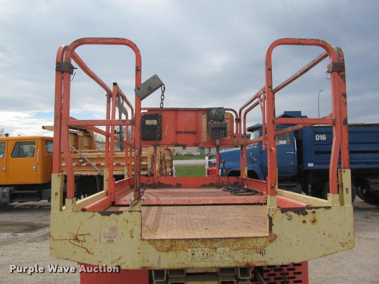 image for item K3829 2002 JLG 260MRT scissor lift