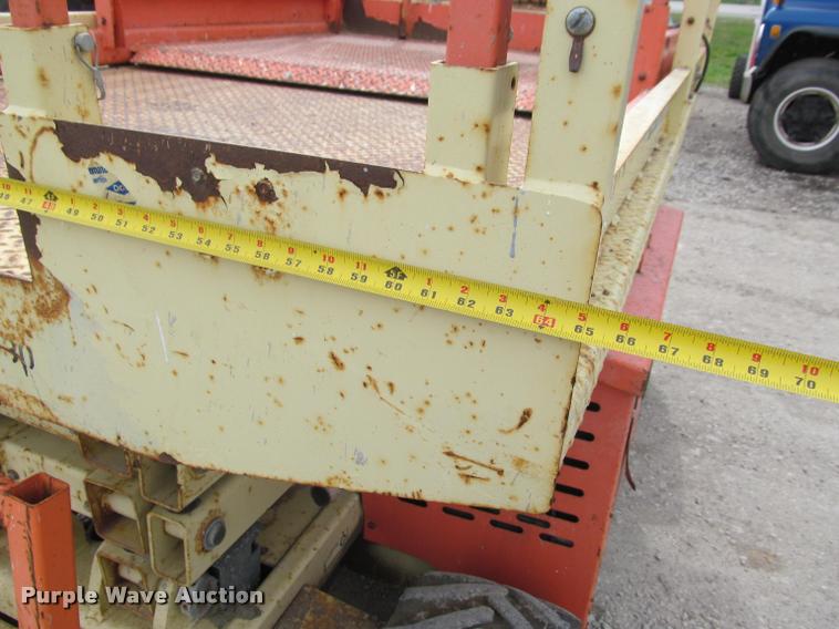 image for item K3829 2002 JLG 260MRT scissor lift