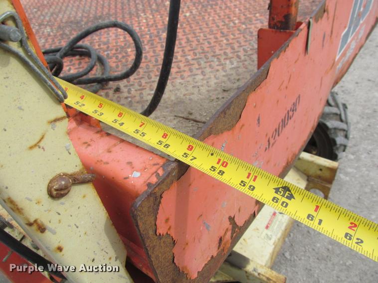 image for item K3829 2002 JLG 260MRT scissor lift