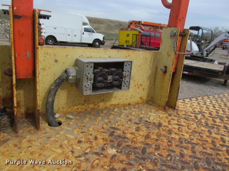 image for item K3829 2002 JLG 260MRT scissor lift