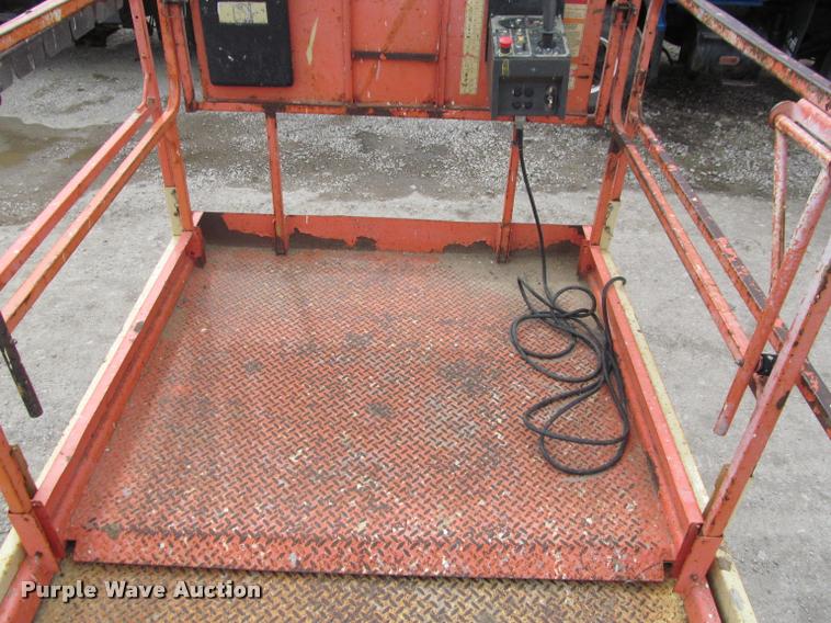 image for item K3829 2002 JLG 260MRT scissor lift