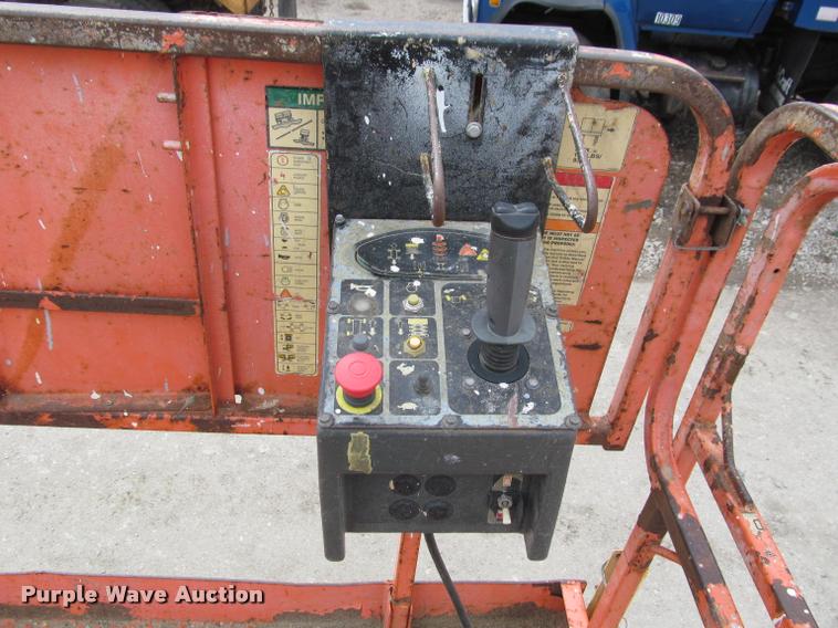 image for item K3829 2002 JLG 260MRT scissor lift
