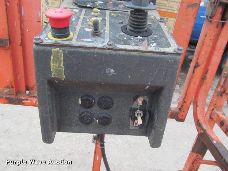 image for item K3829 2002 JLG 260MRT scissor lift