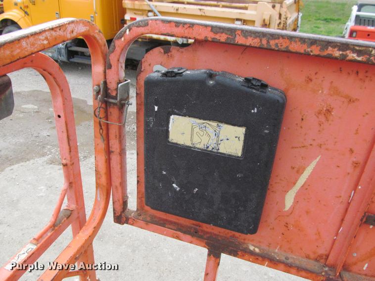 image for item K3829 2002 JLG 260MRT scissor lift